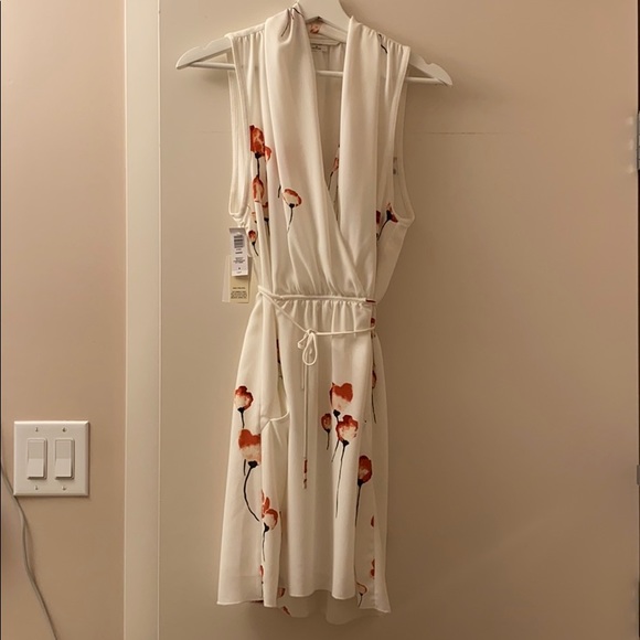 BRAND NEW floral dress still has the tag on! - Picture 2 of 9